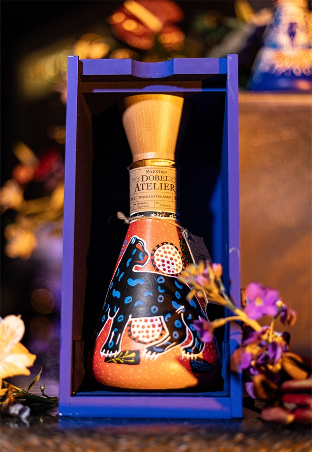 Botella Dobel Atelier un tributo al tiempo