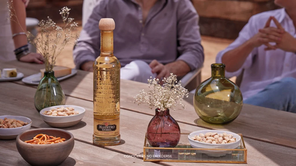 La maestría del tequila reposado en barrica con Maestro Dobel.